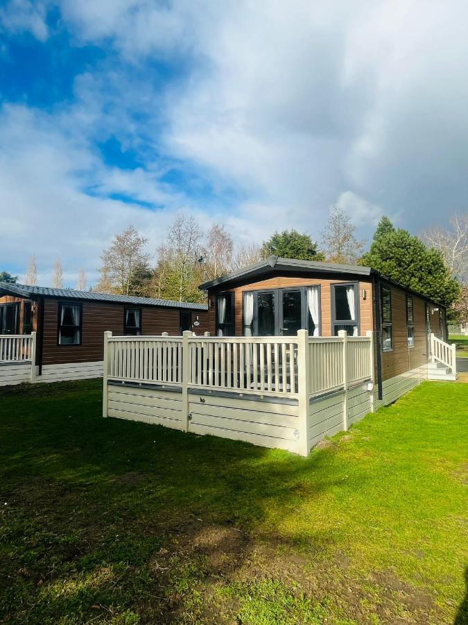 Buttermere Lodge With Hot Tub Barmby on the Moor Eksteriør bilde
